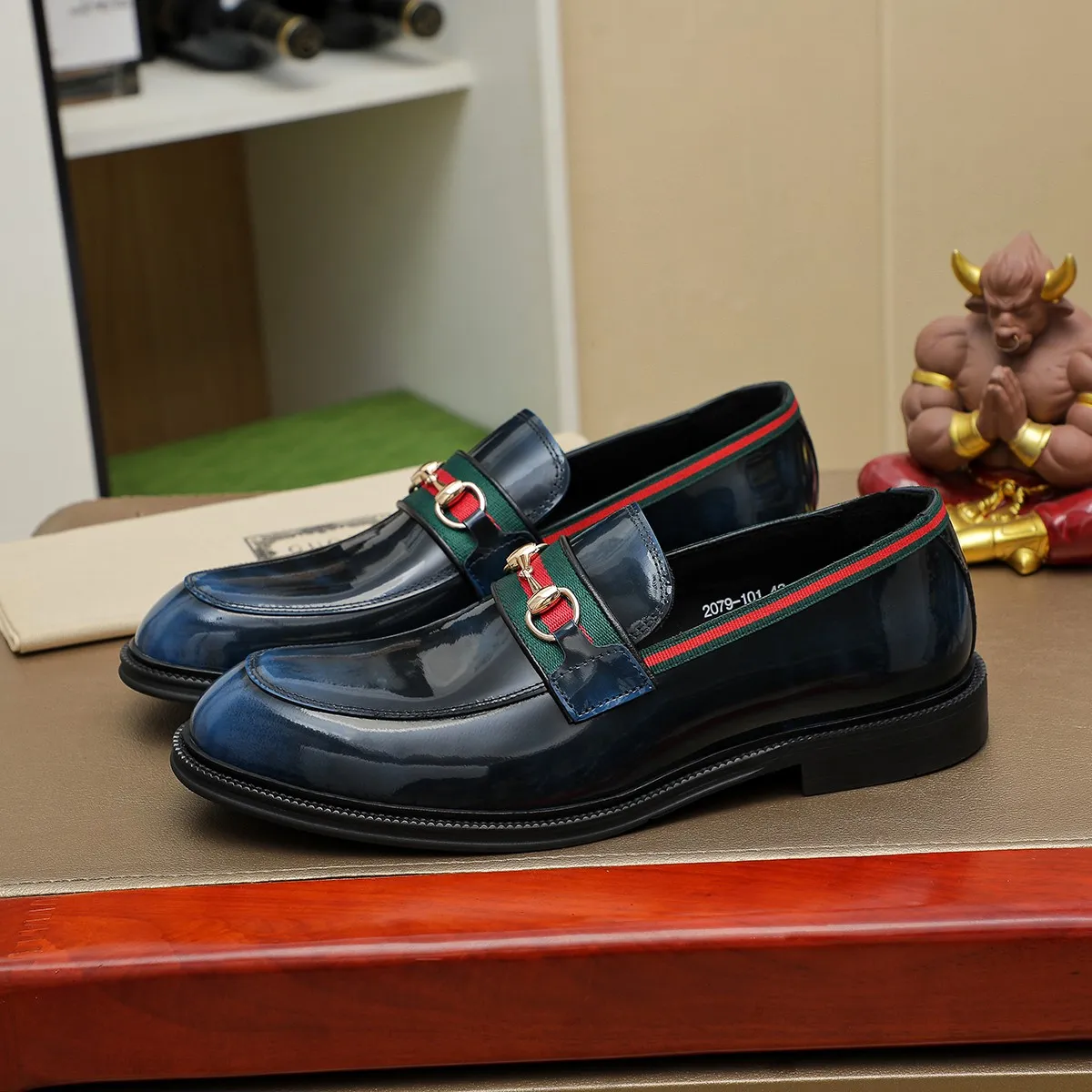 Men's shoes 💰460 💰💰Gucci official website men's business formal leather shoes update💥Hong Kong counters synchronize new styles💥completely one to one replica shipment👍zero difference in counter quality 0⃣️all made of imported first-layer cowhide on the outside with original hardware buckles➕water-dyed🐂leather lining production, color, code matching 39-44 (customized at 38.45.46)……
